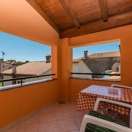 Apartment Carmen 2 Funtana