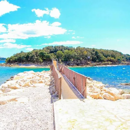 Apartment Carmen 2 Funtana