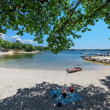 Apartment Carmen 2 Funtana