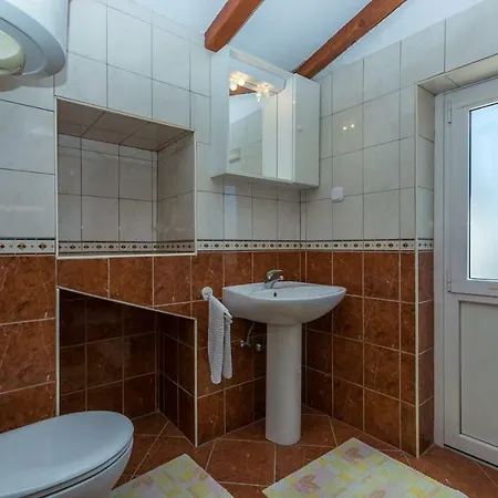 Apartment Carmen 2 *